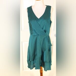 Nine West Asymmetrical Green Dress new with tags size medium